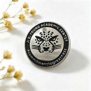 Broche de revers ronde personnalisée en alliage de zinc, gravée avec logo, avec fermoir papillon, vente en gros - Product Image 6
