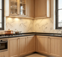 Armoires de cuisine shaker en bois clair sur mesure avec plan de travail noir pour la rénovation de cuisine résidentielle moderne