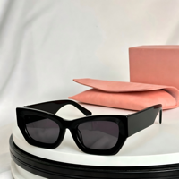 Lunettes de soleil rétro unisexes tendance à verres dégradés colorés, monture carrée épaisse et robuste, style vintage, polarisées, protection UV, blanches