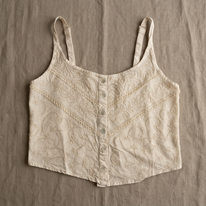 Débardeur court en dentelle de coton pur blanc pour femme, brodé, décontracté, respirant, à motif géométrique, avec boutons, pour le printemps - Product Image 3