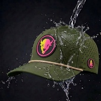 Casquette de baseball personnalisée 5 panneaux en polyester imperméable avec trous découpés au laser, perforée, pour le sport, le golf, avec logo patch et design corde