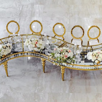 Table serpentine en verre avec pieds en acier inoxydable et décoration en cristal pour mariage