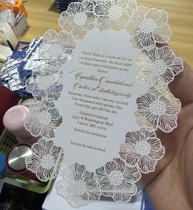 Cartes de vœux en coton personnalisées de qualité supérieure, découpées au laser, gaufrées, avec logo personnalisé et estampage or sur papier nacré - Product Image 1