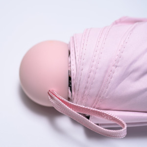 Paraguas Plegable Mini Ligero, Resistente al Sol y a la <span class=keywords><strong>Lluvia</strong></span>, Estructura Duradera, Compacto, Portátil, Ideal para Mochilas - Product Image 2