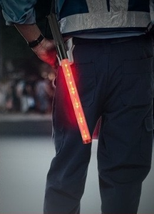 29cm Led sạc cảnh báo giao thông dùi cui đỏ/xanh/Xanh phát sáng với tầm nhìn 500m và thời gian chạy 15 giờ - Product Image 6