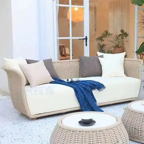 Mobilia all'aperto dell'hotel del giardino del patio del banco di vimini bianco del rattan del cuscino di seduta usato all'ingrosso