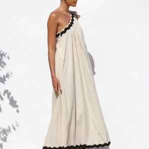 เดรสยาวลูกไม้คอเฉียงแบบใหม่ประจำปี 2025 สำหรับฤดูร้อน ดีไซน์เก๋ไก๋สำหรับวันหยุด แขนกุด แต่งลายเส้นสีดำ ชุดเดรสยาวสำหรับผู้หญิง - Product Image 3