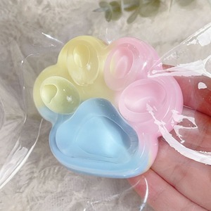 ของเล่นบีบแมวนุ่มสีรุ้งน่ารักแบบใหม่ เนื้อเจลลี่เหนียวเหนอะหนะ สีชมพู บรรเทาความเครียด ของขวัญสำหรับวัยรุ่นและผู้ใหญ่ พกพาสะดวก - Product Image 4