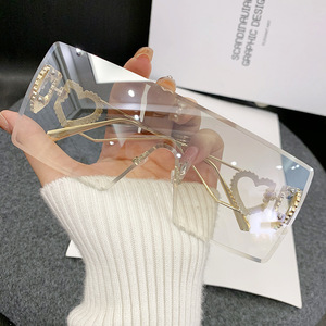 Lunettes de soleil monobloc sans monture en forme de cœur, style transfrontalier euro-américain 2024, nouvelle mode Y2K, tendance des célébrités d'Internet - Product Image 3