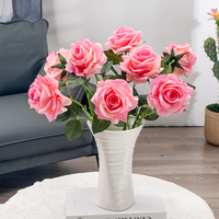 Hete Aanbieding Kunstbloemen Levensechte Fluwelen Rode Rozen Kunstbloemen voor Bruiloft Achtergrond Evenement Decoratie