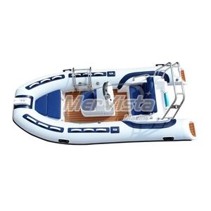 Barco de Fibra de Vidrio Innovador de 390 cm con Diseño que Ahorra Espacio, Fácil de Guardar y Lanzar - Product Image 1