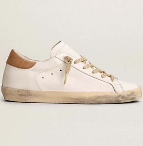 รองเท้าลำลองคุณภาพสูงสุดรุ่นโกลเด้นสตาร์คลาสสิค ปี 2026 สำหรับผู้ชายและผู้หญิง สไตล์เดินเล่น แฟชั่นดีไซเนอร์ รองเท้าวิ่งและเดิน - Product Image 2