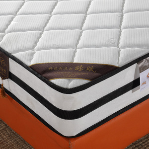 Surmatelas Simmons en latex à ressorts intégraux, fermeté moyenne, double fermeté, pour chambre à coucher - Product Image 3