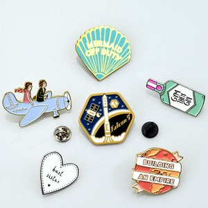 Nhà Máy Bán buôn men <span class=keywords><strong>pin</strong></span> tùy chỉnh long lanh đúc nhôm ve áo <span class=keywords><strong>pin</strong></span> phong cách cổ với dập kỹ thuật cho logo quà lưu niệm - Product Image 1