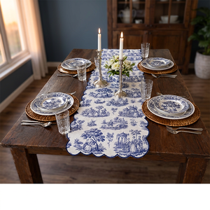 Chemin de table en lin à imprimé toile bleue avec bord festonné pour une décoration élégante de la table à manger - Product Image 2