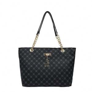 Bolso femenino de lujo personalizado en cuero PU modelo 2023 con correa cruzada de cadena y diseño exclusivo. - Product Image 2