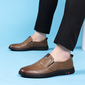 Mocassins en cuir pour hommes, bout rond, à enfiler, semelle en caoutchouc antidérapante, chaussures décontractées pour papa d'âge moyen, chaussures de marche confortables - Product Image 3
