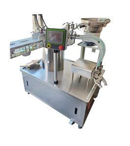 Machine <span class=keywords><strong>de</strong></span> remplissage et <span class=keywords><strong>de</strong></span> capsulage <span class=keywords><strong>de</strong></span> sacs à double tête avec double pompes à liquide pour décharger et boucher à grande vitesse - Product Image 3