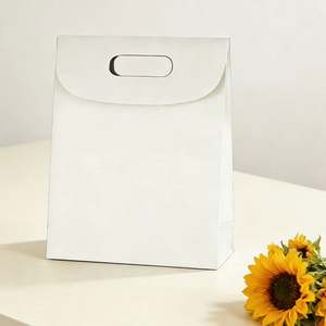 Bolsas de Papel Kraft Blancas Biodegradables y Reciclables Personalizables con Asas Troqueladas para Empacar Bocadillos y Productos Horneados - Product Image 6