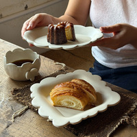 Assiette à dessert en céramique florale faite à la main, style vintage français, style INS, pour le thé de l'après-midi
