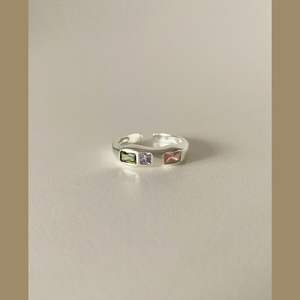 Bague pour femme en argent sterling S925, design décontracté, avec pierres précieuses colorées rose, vert, violet, douces et cool, ouverture réglable, incrustation - Product Image 1