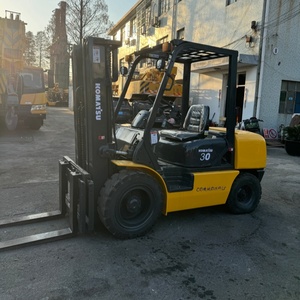 Montacargas Diésel Komatsu FD30T-17 Usado Original de Japón, 3 Toneladas, Mástil de Tres Secciones, Pocas Horas de Trabajo, Equipo de Manipulación para Almacén - Product Image 5