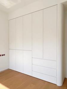 خزانة ملابس عصرية من أثاث غرف النوم، خزانة فاخرة مخصصة من الخشب لتخزين الملابس - Product Image 3