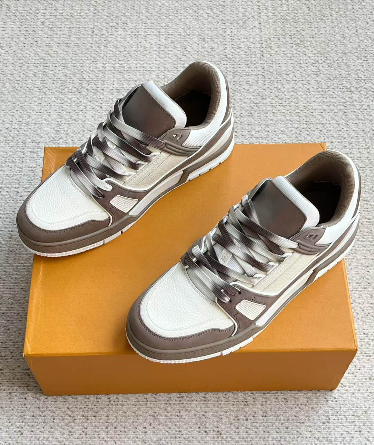 สีน้ำตาล