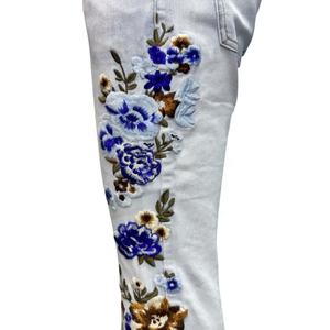 กางเกงยีนส์ปักลายดอกไม้สำหรับผู้หญิงมาใหม่ - Product Image 5