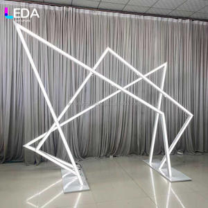 LEDA Nuevo Diseño Personalizado de Arco de Metal con Luz Blanca de Forma Irregular para Fondo de Escenario en Bodas y Fiestas - Product Image 1