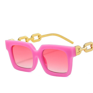 <span class=keywords><strong>2022</strong></span> à la mode rétro carré grand cadre <span class=keywords><strong>lunettes</strong></span> de soleil avec lentilles UV400 mode populaire nouvelle chaîne en métal jambe <span class=keywords><strong>lunettes</strong></span> pour enfants - Product Image 2