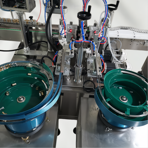 Máquina de llenado de aceite lubricante/aceite de motor/aceite de girasol/aceite vegetal/aceite de cocina/aceite de oliva/aceite comestible de fábrica, pequeña, de bajo <span class=keywords><strong>precio</strong></span> y para líneas de producción. - Product Image 2