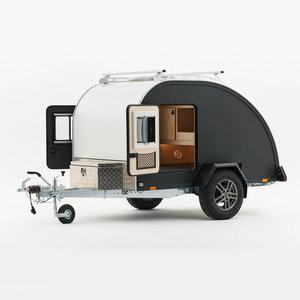 Remolque de Camping Moderno en Forma de Lágrima, Cabina para Dormir Remolcable con Cocina Trasera, Construcción de Acero Inoxidable y Aluminio, Capacidad para 8 Personas - Product Image 1