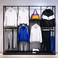 Présentoir en bois pour vêtements masculins avec base noire et plateforme pour mannequin CE ETL – Vente en gros et au détail pour boutiques