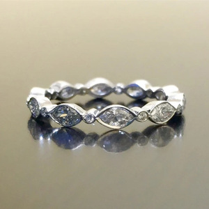 Anello Statement Marquise per Donna, Gioiello da Dito Elegante e Scintillante alla Moda - Product Image 1