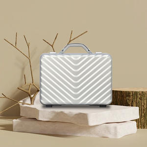 กระเป๋าเอกสารอลูมิเนียมอัลลอยด์ Obox ขนาด 16 นิ้ว สีเงิน พร้อมหูหิ้วและล้อ สำหรับใช้ในสำนักงาน - Product Image 2