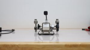 Bomba Calibradora de Presión de Alta Resistencia con Resolución de 1 Pa para Pruebas y Calibración de Alta Presión - Product Image 2