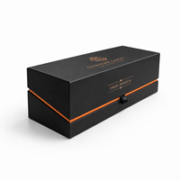 Boîte d'emballage cadeau de luxe avec fermeture magnétique personnalisée en or et logo UV pour bouteille de vin