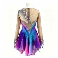 Robe de patinage artistique dégradé violet, bleu et rose, manches longues, dos en maille, jupe ornée de strass pour compétition et performance adultes et enfants