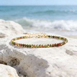 Pulsera de cuentas de piedra lunar arcoíris de 3 mm con destellos rojos y verdes, pequeña, ajustable, regalo del Día de San Valentín, potencia curativa - Product Image 1