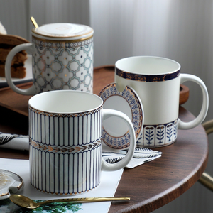 Tazza in Porcellana Bone China Personalizzata, Tazza da <span class=keywords><strong>Caffè</strong></span> a Righe <span class=keywords><strong>con</strong></span> Coperchio e Cucchiaio, OEM ODM, Tazza da Tè in Porcellana di Tangshan per Regalo Aziendale - Product Image 1