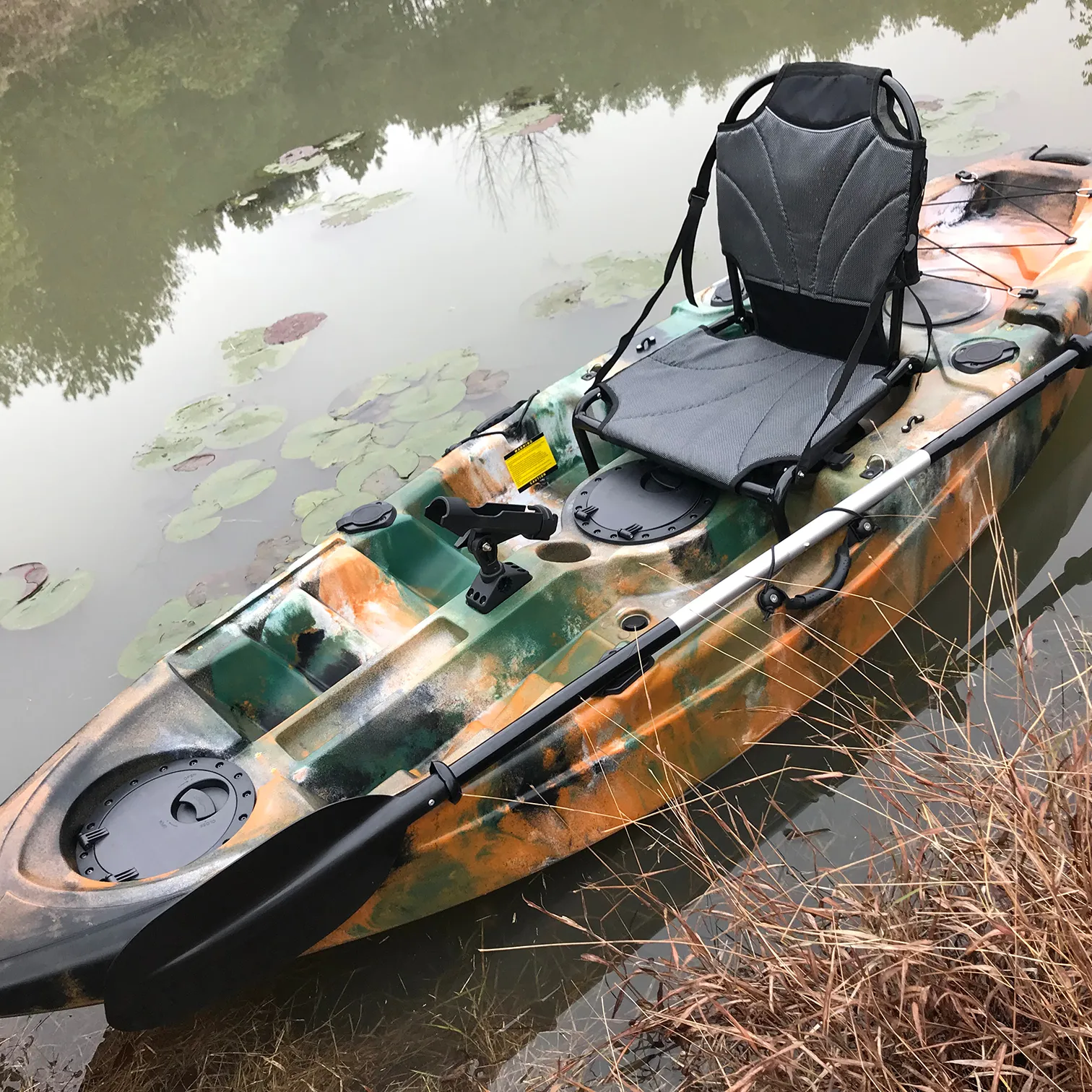 Barato precio bajo kayak HDPE roto molde kayak solo sentarse en la parte superior kayak 1 persona pesca