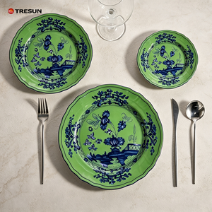 Service d'assiettes en porcelaine vintage à motifs floraux français, assiettes décoratives en céramique pour location de mariage et plats de restaurant - Product Image 4