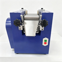 Nouvelle machine de laboratoire à trois rouleaux pour pâte de batterie à énergie nouvelle, pâte conductrice d'argent électronique, broyage de précision à trois rouleaux