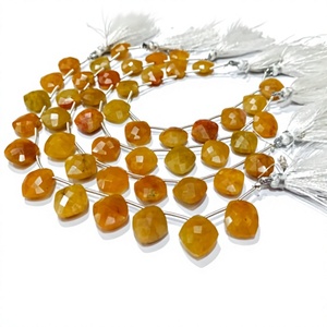 Perles de briolette carrées en aquamarine jaune naturelle de 12 mm en provenance du Rajasthan, vendues par brin de 8 pouces de long - Product Image 1
