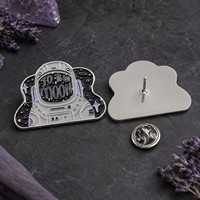 Broche personnalisée en métal argenté pour émail souple, motif casque d'astronaute, visière, ciel étoilé et paillettes spatiales