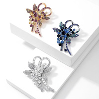 Broches en cristal en forme de fleur, broches de luxe pour femmes, broches en alliage multicolores avec strass, broche tendance pour costume, manteau, robe, accessoire vestimentaire