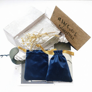 Bolsa de Regalo de Terciopelo de Alta Calidad de 7x9 cm con Cordón, al por Mayor, Tamaño Pequeño, Reciclable, para Joyería, Relojes, Gafas, Pendientes, Collares, Anillos - Product Image 2