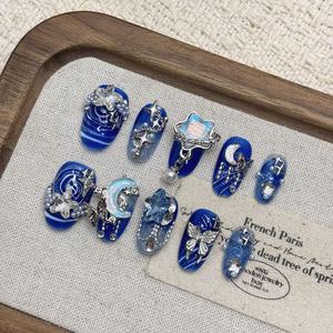 <span class=keywords><strong>Uñas</strong></span> Postizas al por Mayor, Hechas a Mano, Azules, con Pedrería Completa, Forma Almendrada Corta, Acrílicas, con Detalles de <span class=keywords><strong>Cielo</strong></span> Estrellado - Product Image 4