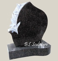Monument funéraire en granit noir sculpté à la main sur mesure avec sculptures de fleurs